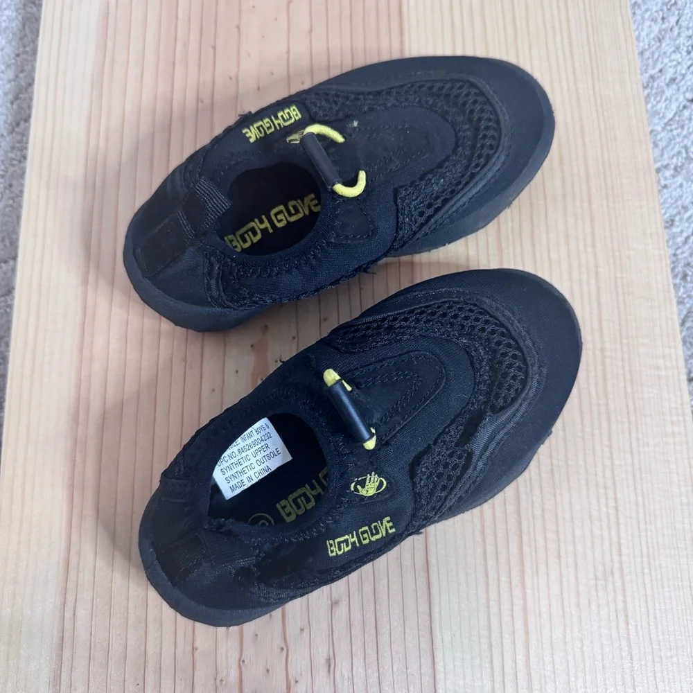 2/$10 Body Glove Riptide Infant Water Shoes Black Yellow Size 8